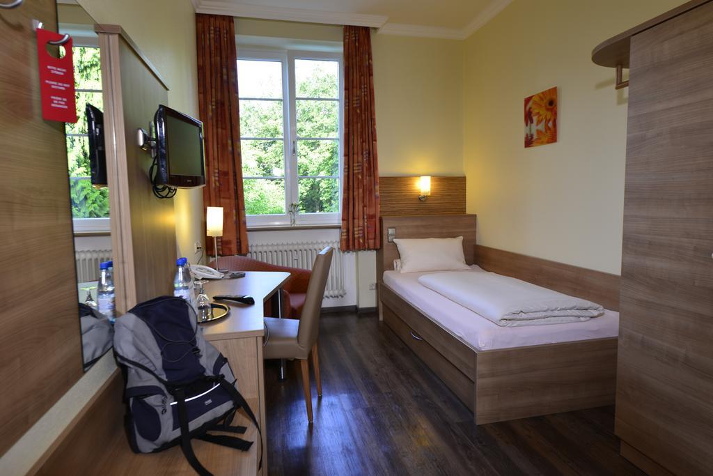 Bb Haus Neugebauer Garni Hotell Geisenheim Eksteriør bilde